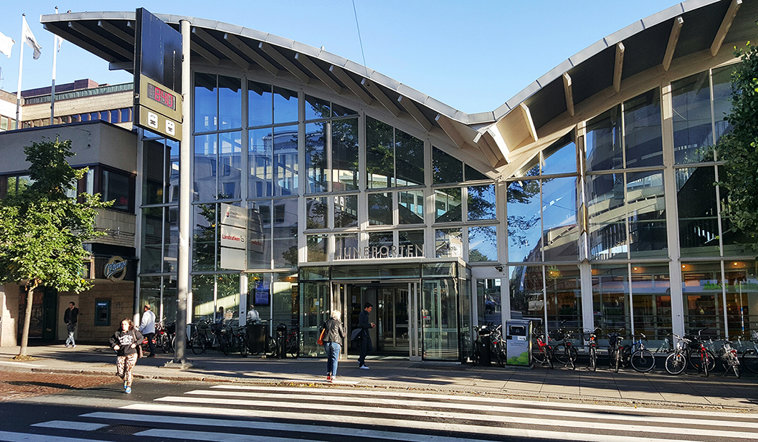 June ligger centralt vid Resecentrum i Jönköping.